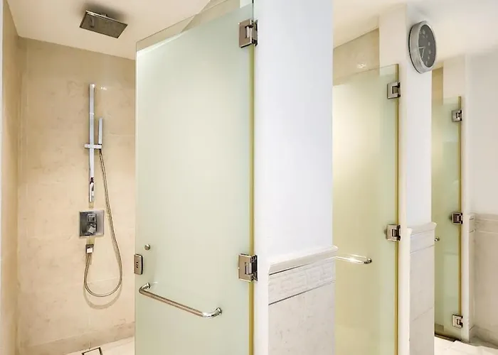 Luxury 1br In Poblacion Makati W Parking Manila